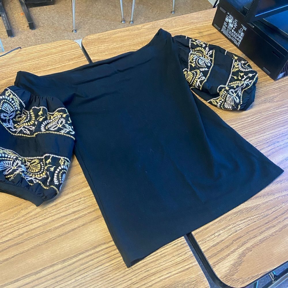 Free people size small on or off shoulder excellent condition